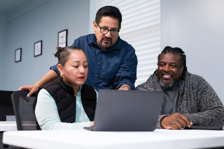 SPECTRUM TO HOST WIFI TROUBLESHOOTING COURSE, PRESENT $20,000 DIGITAL EDUCATION GRANT TO OAK HILL COLLABORATIVE 